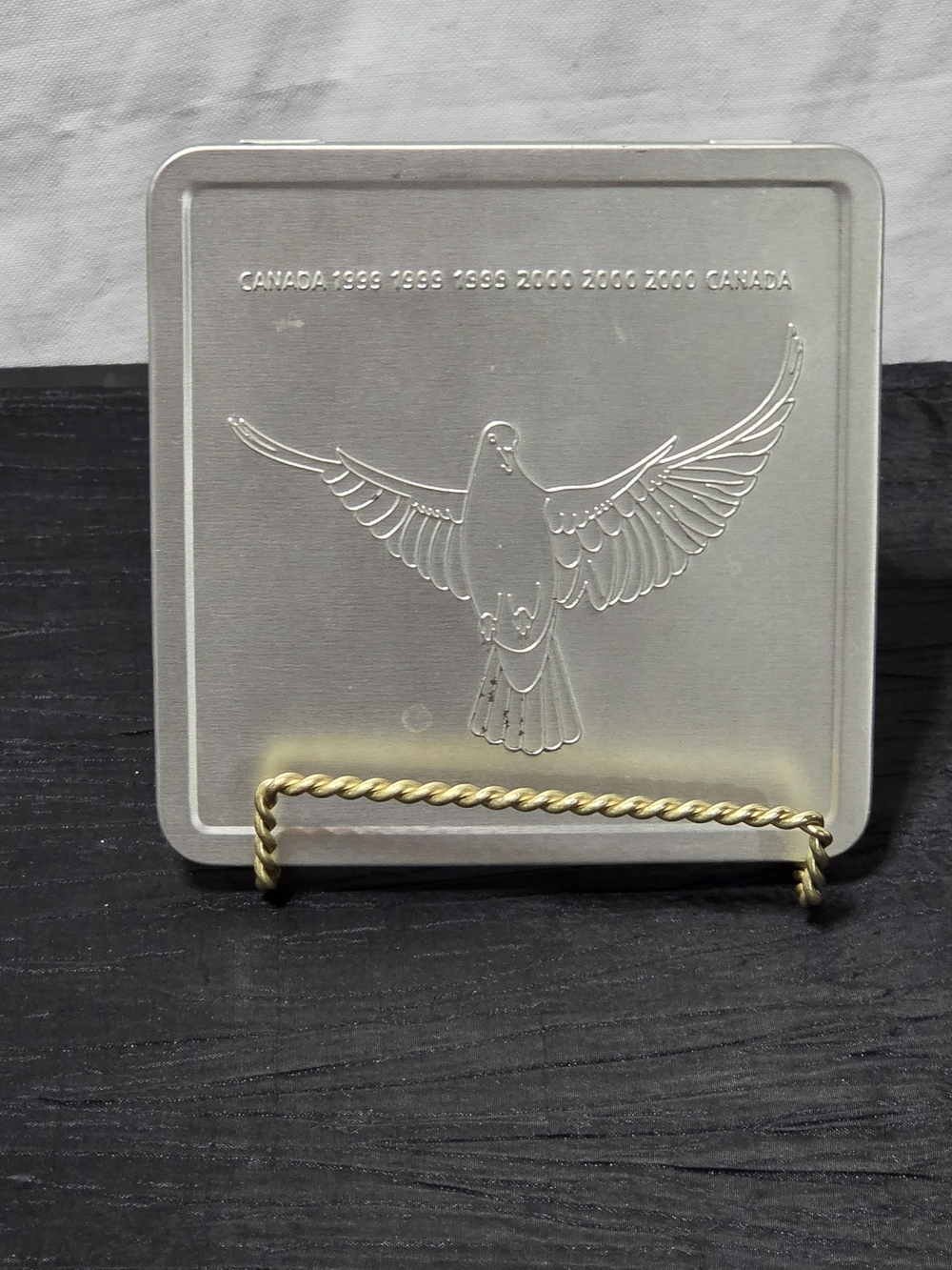 Canada Post Official Millennium Keepsake Tin 1999 To 2000 Stamp Medallion Set